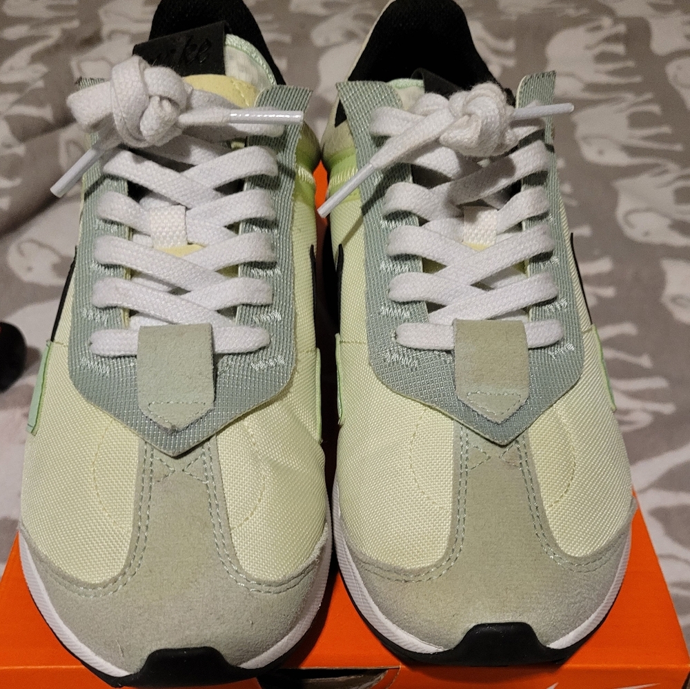 Nike Air Max Pre-Day Light Liquid Lime. Used Good Condition Men 6/ Women 7.5